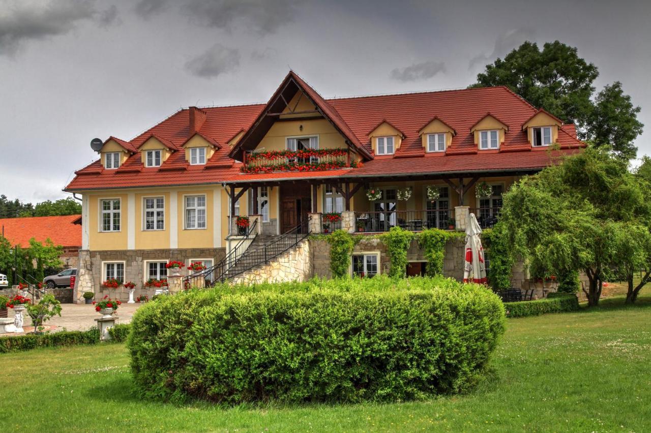 Zespol Palacowo-Parkowy Badzow Polkowice Luaran gambar