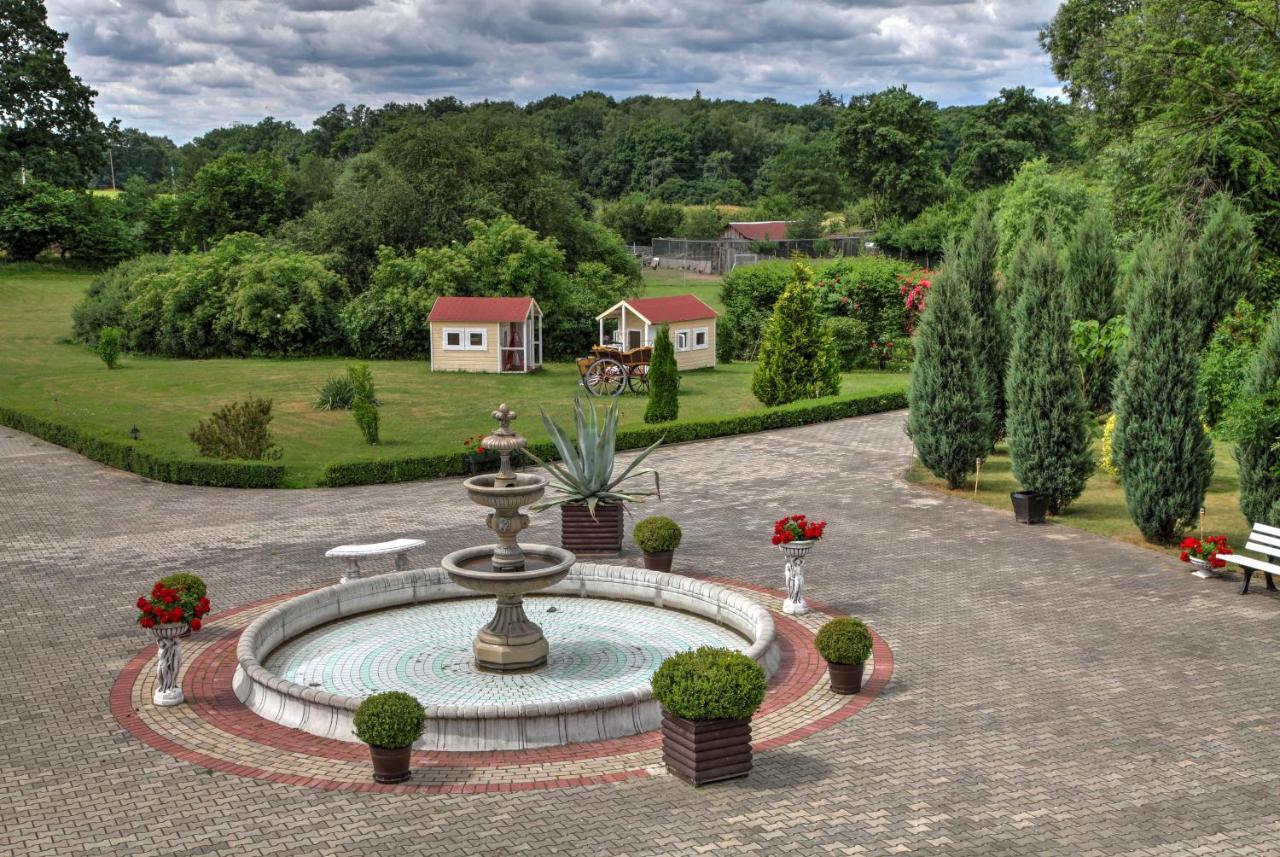 Zespol Palacowo-Parkowy Badzow Polkowice Luaran gambar