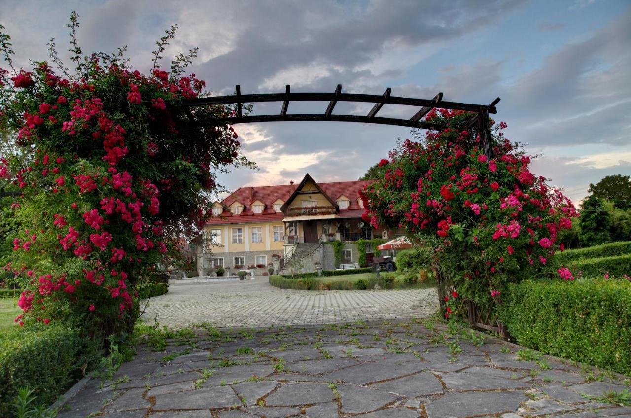 Zespol Palacowo-Parkowy Badzow Polkowice Luaran gambar